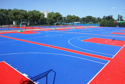 塑胶运动场地建设与材料供应全解析 从哈尔滨塑胶跑道到人造草坪应用